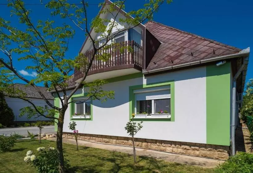 هتل Andrea Apartmanhaz