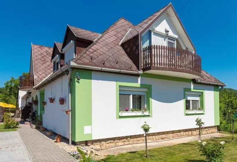 هتل Andrea Apartmanhaz