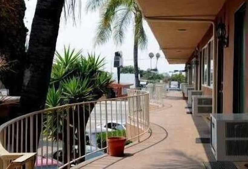 Hotel Century Inn At Lax