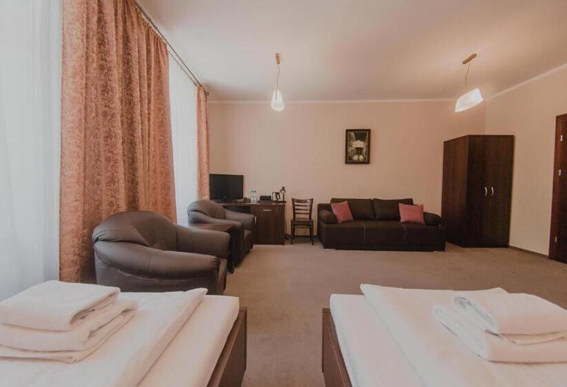 בית מלון כפרי Cesarski   Kaiserhof