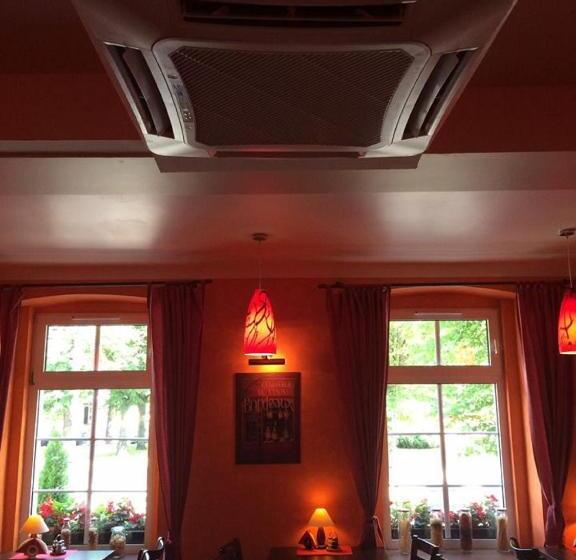 בית מלון כפרי Cesarski   Kaiserhof