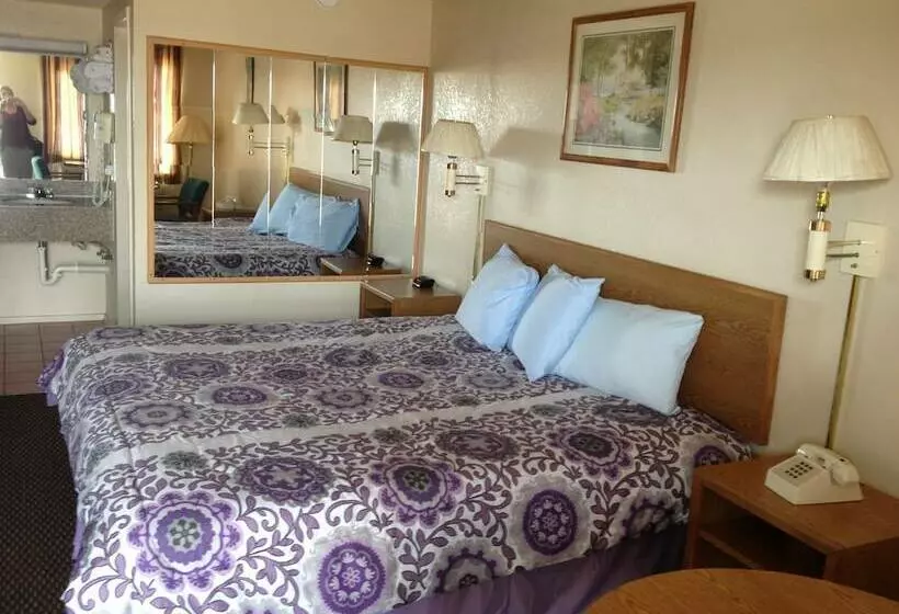 Hotelli Crown Inn