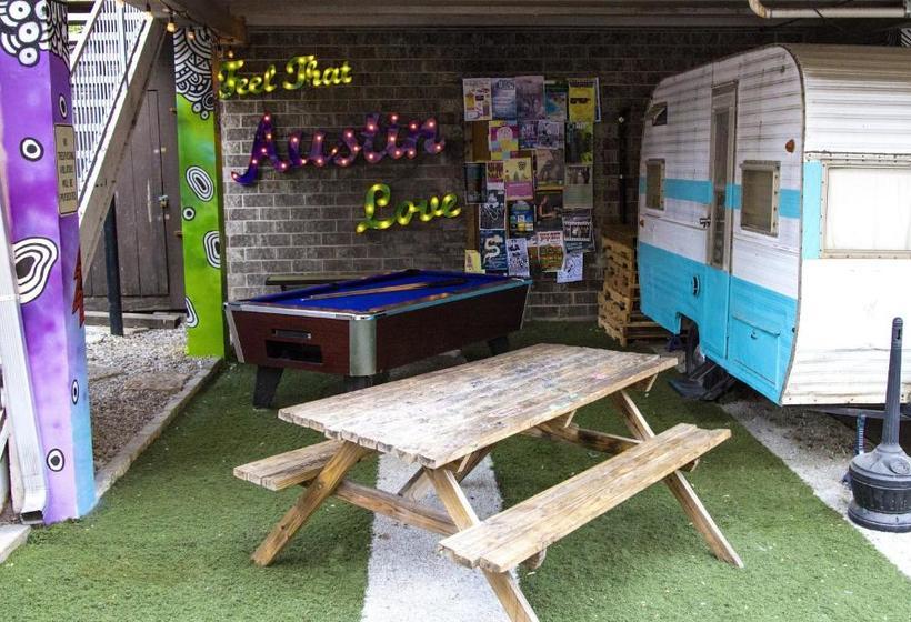 ホテル Drifter Jack's Hostel