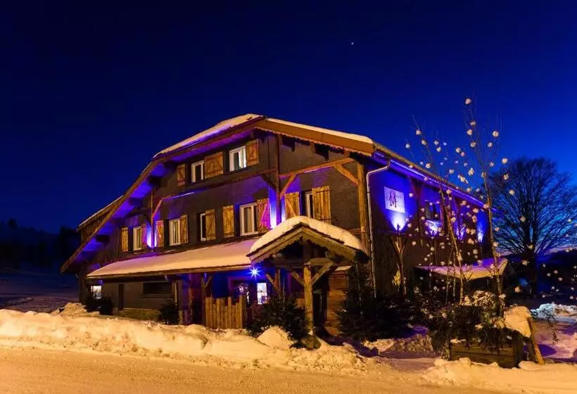 Hotelli Hôtel Le Manoir Des Montagnes