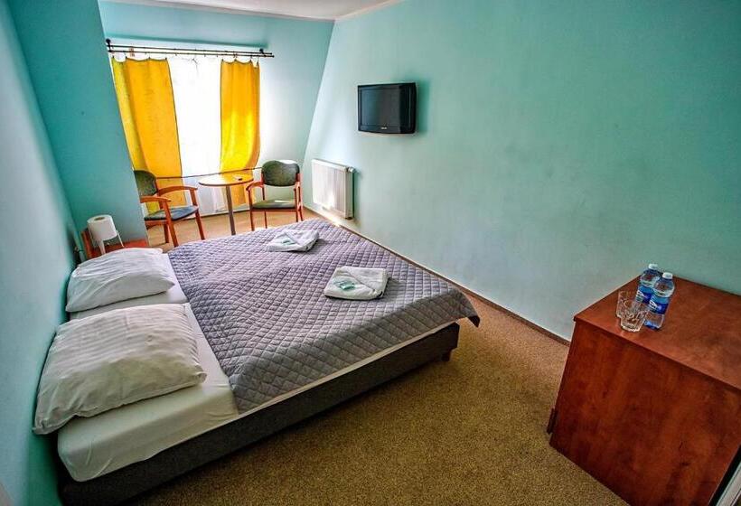 Отель Karolinka