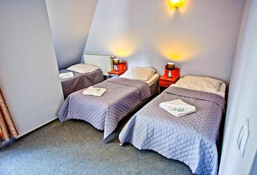 Отель Karolinka