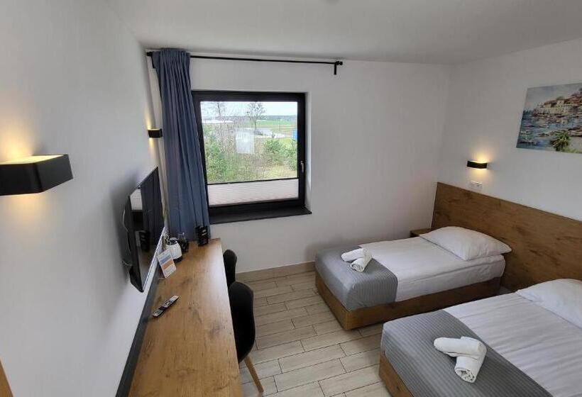 ホテル Konopielka