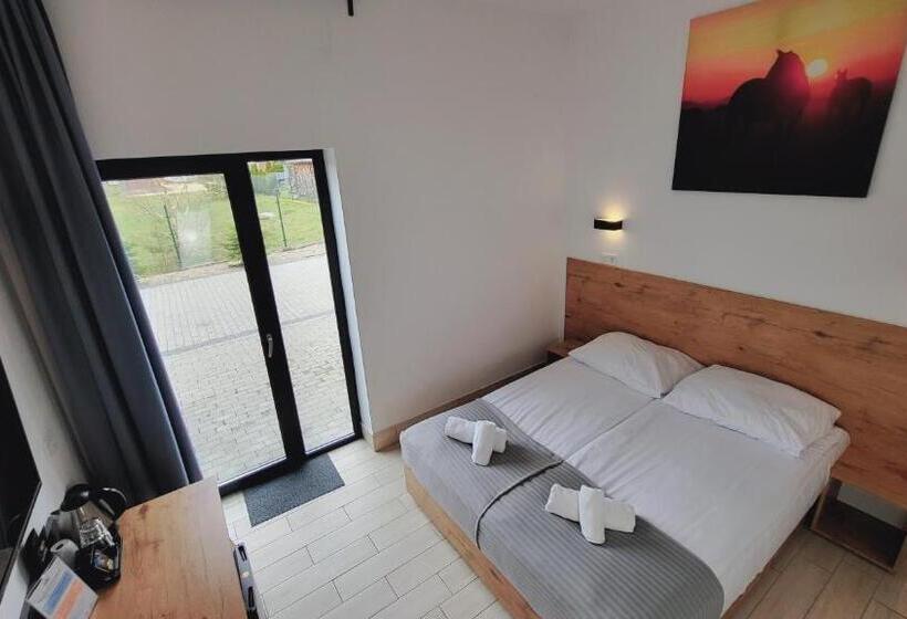 ホテル Konopielka