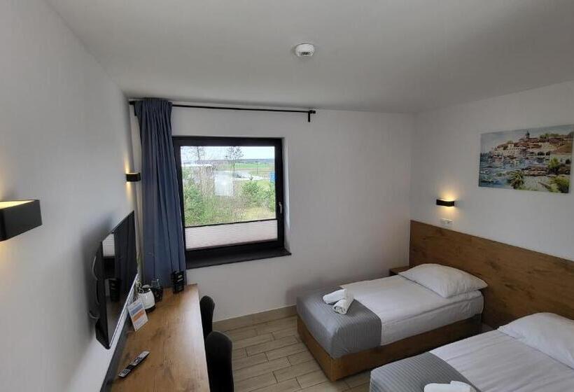 ホテル Konopielka