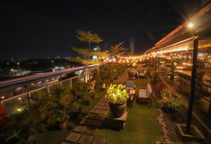 فندق Swissbelinn Saripetojo Solo