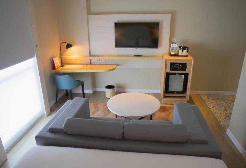 فندق Swissbelinn Saripetojo Solo