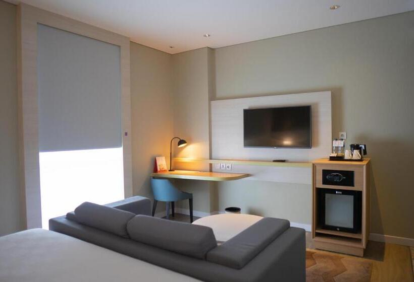 فندق Swissbelinn Saripetojo Solo