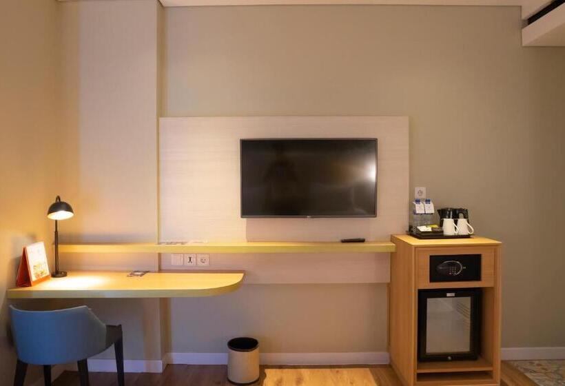 فندق Swissbelinn Saripetojo Solo