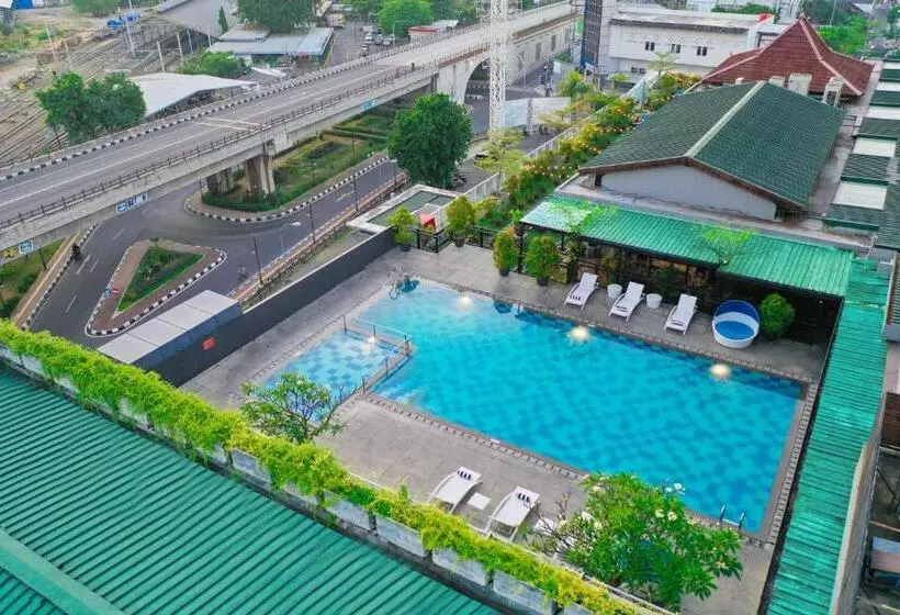 Hotelli Swissbelinn Saripetojo Solo