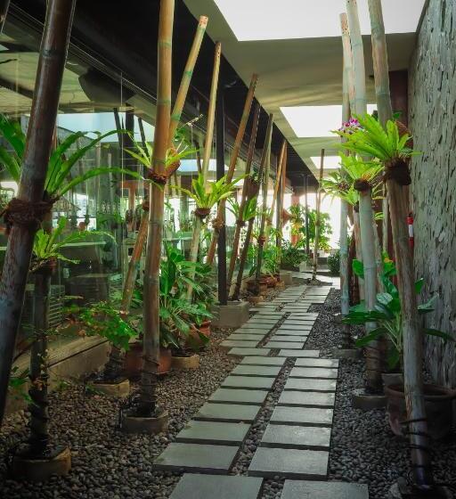 فندق Swissbelinn Saripetojo Solo