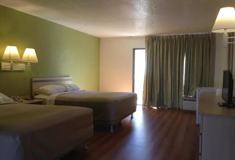Motel 6 Hemet