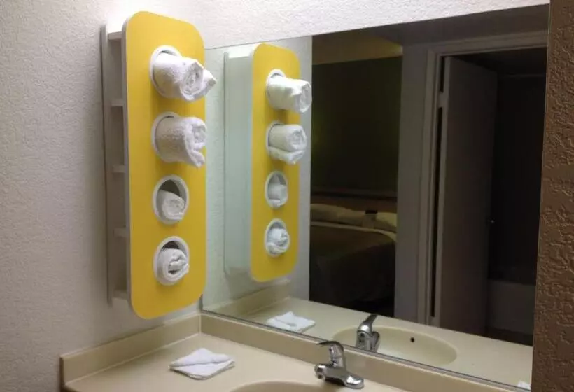 Motel 6 Hemet