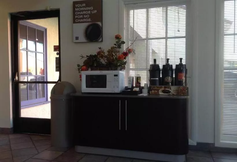 Motel 6 Hemet
