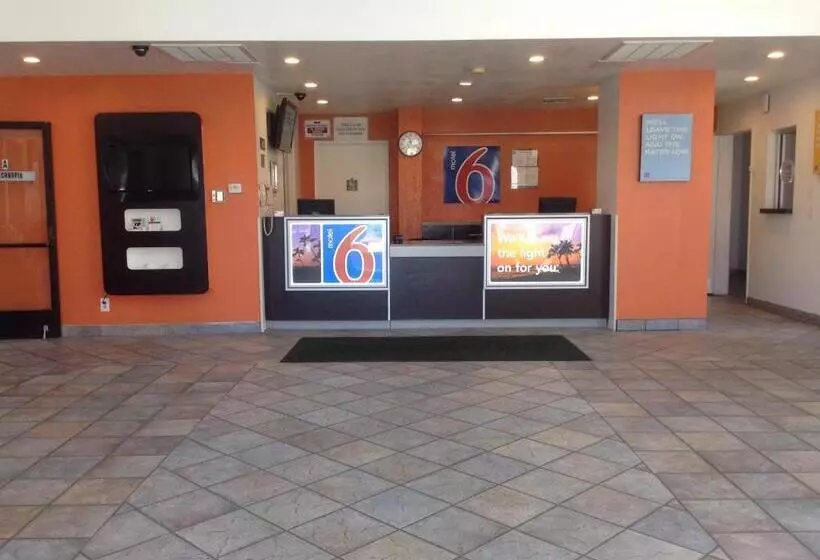Motel 6 Hemet