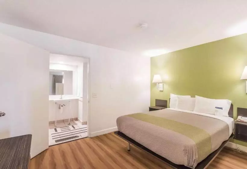 Motel 6 Hemet