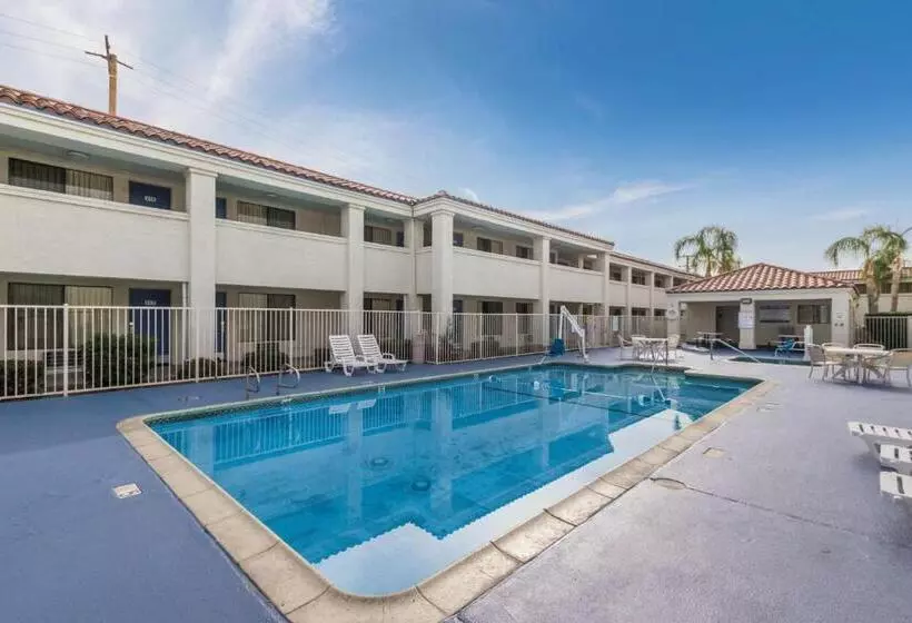 Motel 6 Hemet