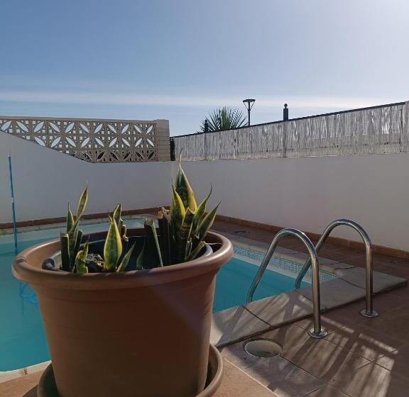 ユースホステル Moana Surf House