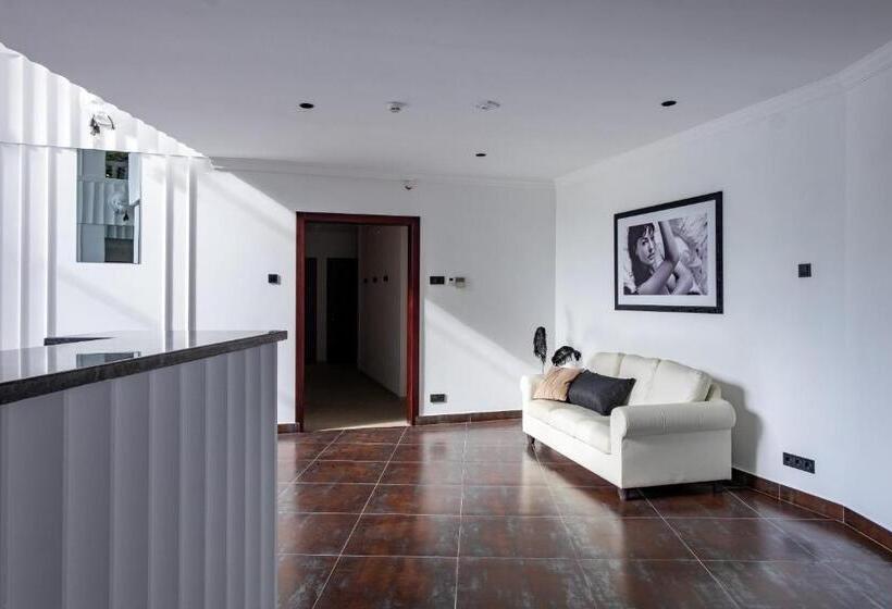 ユースホステル Resto Park традиція