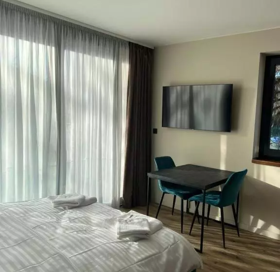Avenue Chalet