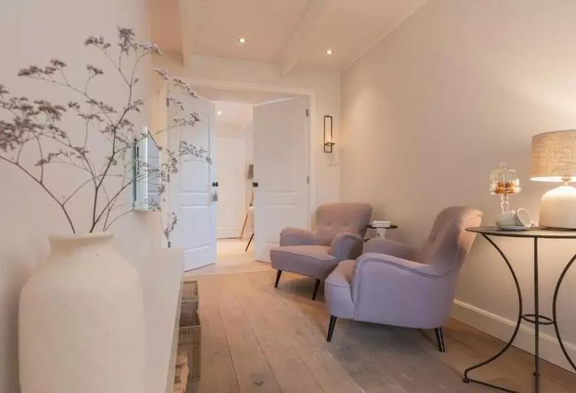 Aamiaismajoitus (B&B) Chez Lindy Country Guesthouse