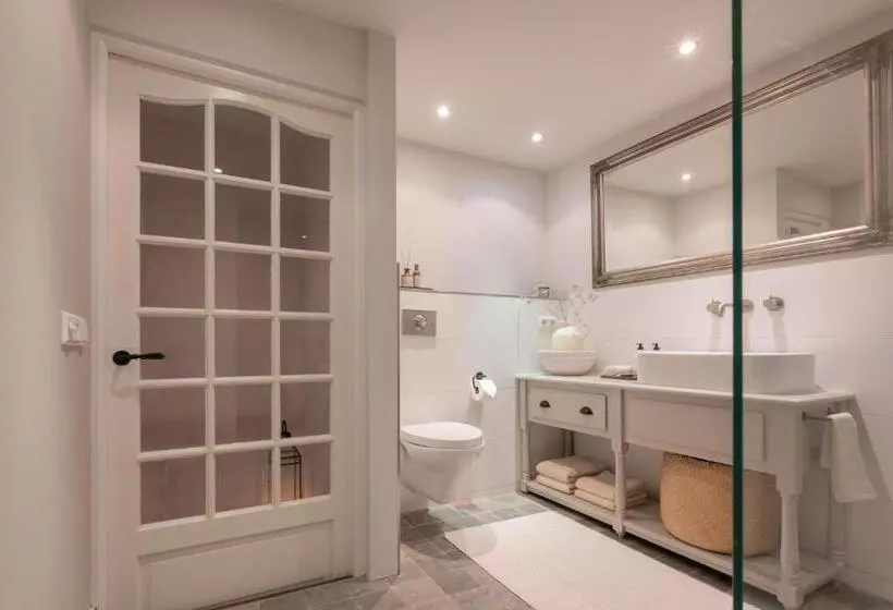 Aamiaismajoitus (B&B) Chez Lindy Country Guesthouse