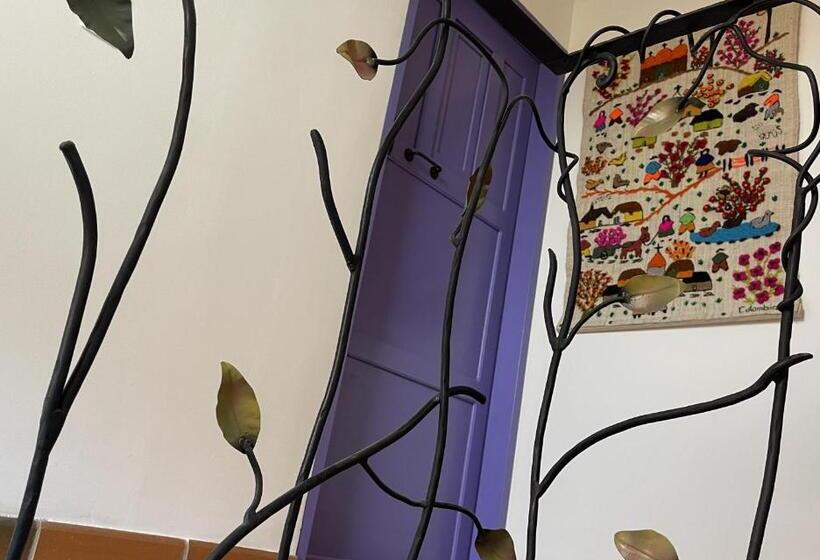 تختخواب و صبحانه La Puerta