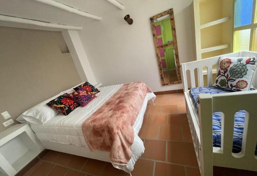 تختخواب و صبحانه La Puerta