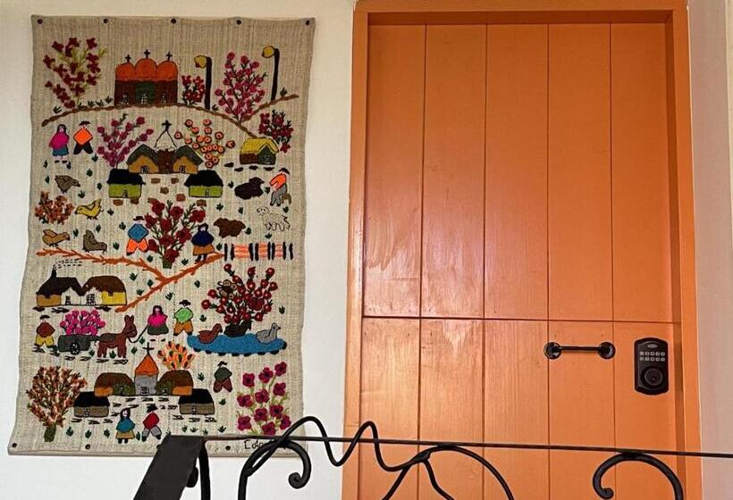 تختخواب و صبحانه La Puerta