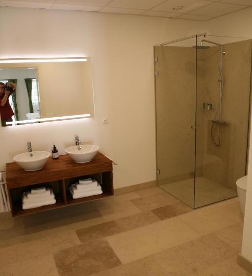 فندق Château Lecusse La Grande Roche Hôtel, Spa, Boutique & Restaurant