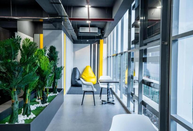 Hotel-cápsula Naptapgo, Noida 63 Metro   Japanese Capsule Family Suite   Lounge, Cafe, Wi Fi