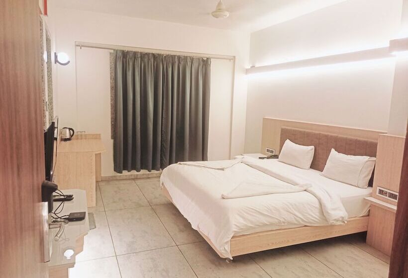 Hotel Treebo Sai Rekha Inn