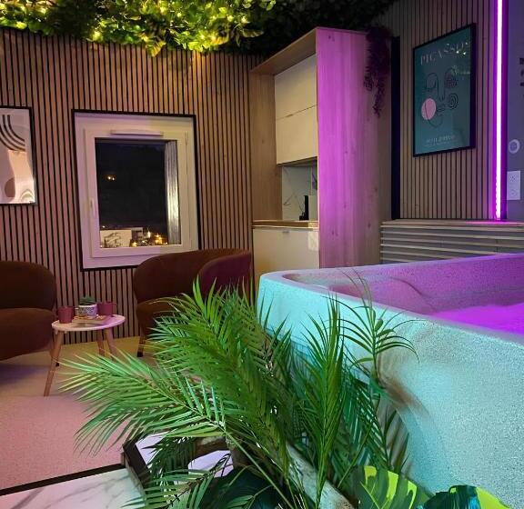 L Appart Hôtel 23ème Avenue Spa Privatif Love Room Appartements à Thèmes