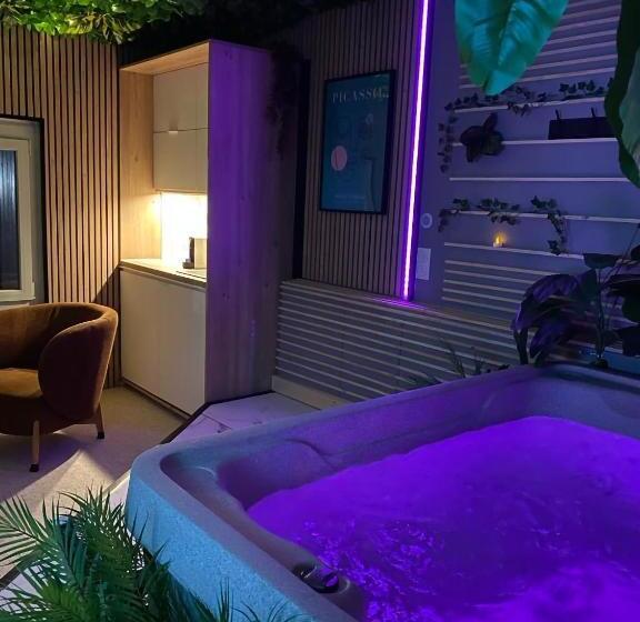 L Appart Hôtel 23ème Avenue Spa Privatif Love Room Appartements à Thèmes