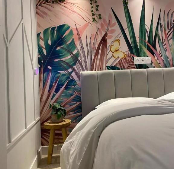 L Appart Hôtel 23ème Avenue Spa Privatif Love Room Appartements à Thèmes