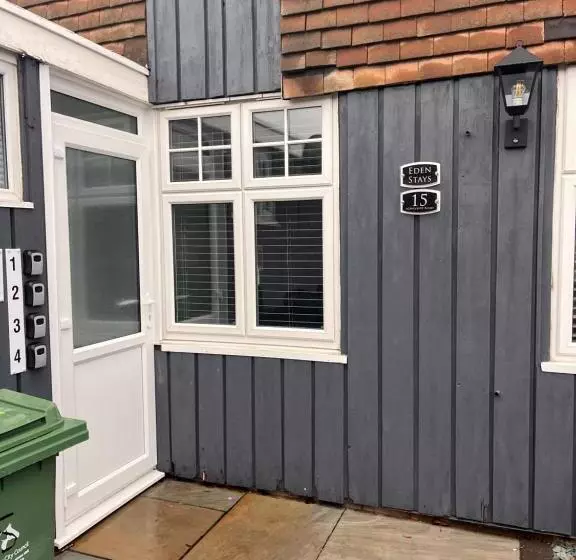 ペンション Eden Stays