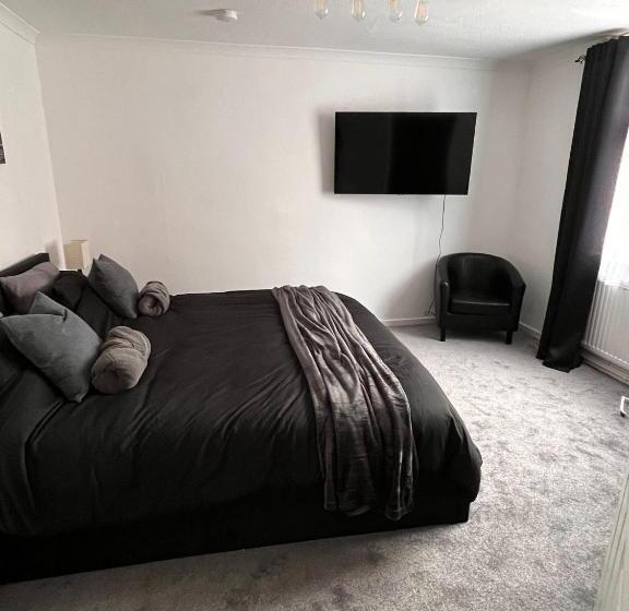 بنسيون Eden Stays