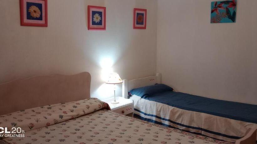 بنسيون Hospedaje La Lucia