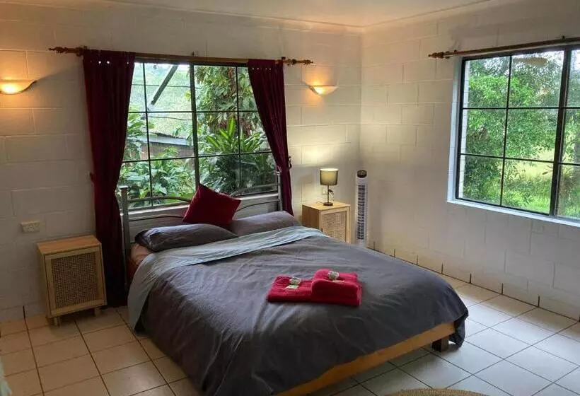 ペンション Tarzali Boho Gardens Guest House