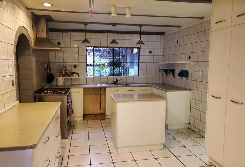 פנסיון Tarzali Boho Gardens Guest House