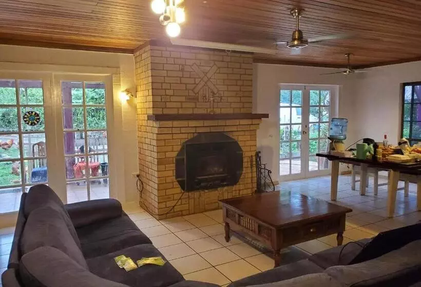ペンション Tarzali Boho Gardens Guest House