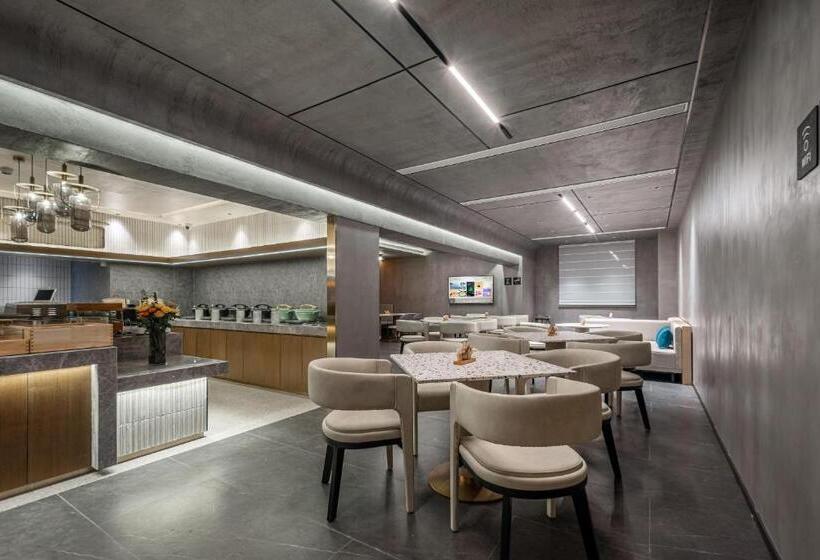 Atour Hotel Yuyao Nanlei Building