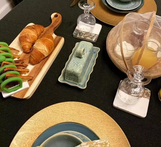 Aamiaismajoitus (B&B) Petit Boudoir The Riverside Retreat