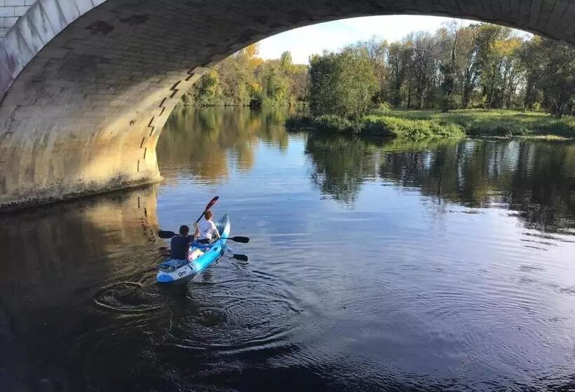 Aamiaismajoitus (B&B) Petit Boudoir The Riverside Retreat
