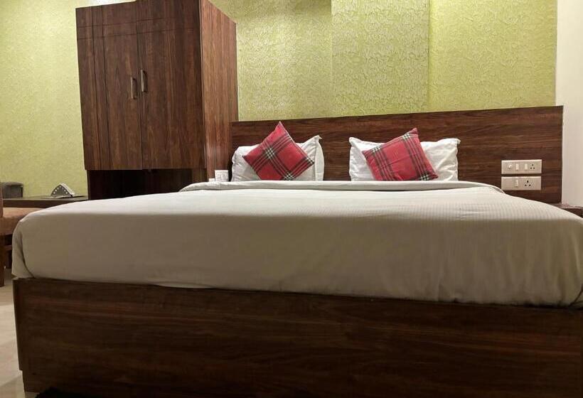 Collection O Hotel North East