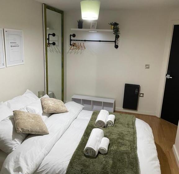 Luxury 1 Or 2 Bedroom Apartment Birmingham City Centre